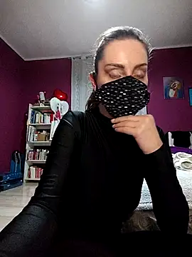 Akemi_rossi live XXX chat