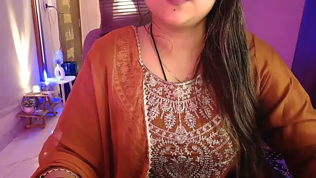 Mitikaa élő XXX-chatje