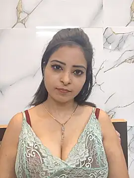 QUEEN-ADITI élő XXX-chatje