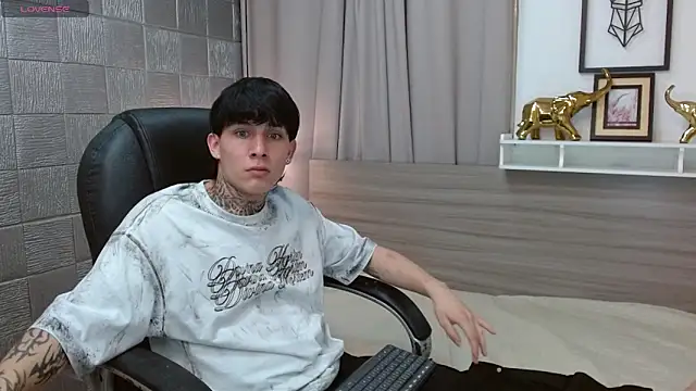 دردشة Iantwink18 الجنسية المباشرة