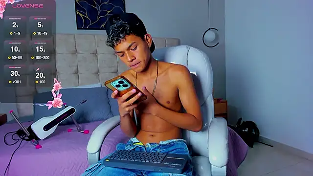 Czat XXX na żywo – twink_royale18