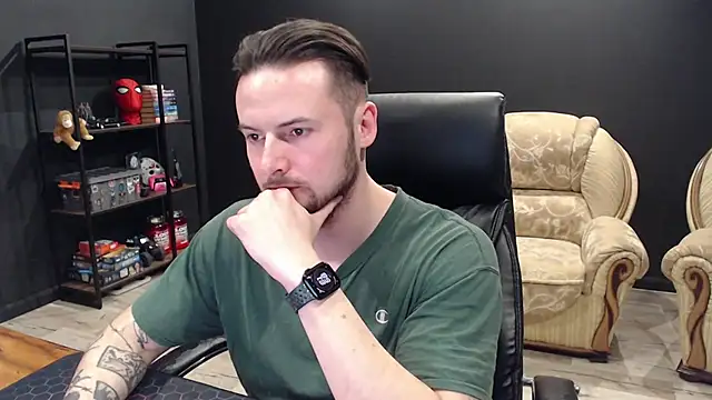 Show modela MihasikD na web-kameri