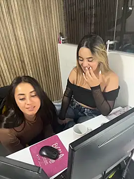 Antonella_Julieta ওয়েবক্যাম শো