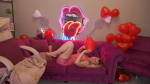 دردشة BellaLaPetit الجنسية المباش رة