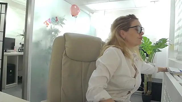 EllaMilf_ – Live XXX-chat