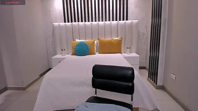 XXX chat uživo modela SunnyRivers