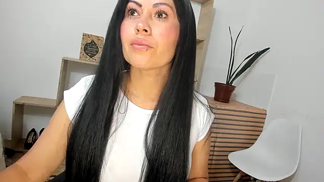 Tania_mature Adlı Modelin Canlı XXX Sohbeti