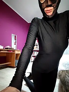 Akemi_rossi Adlı Modelin Canlı XXX Sohbeti