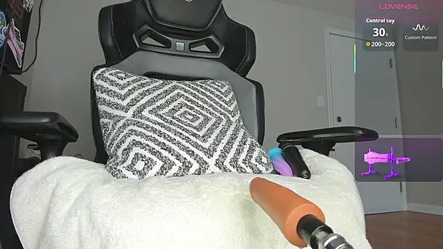 Redjina_Angel élő XXX-chatje