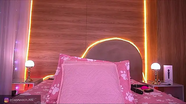 danna_berlin_: απευθείας συνομιλία ΧΧΧ