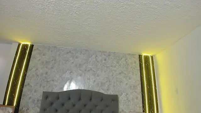 Онлайн чат XXX GiannaSlimJB