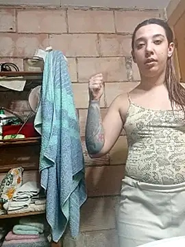 Roousse08 Adlı Modelin Canlı XXX Sohbeti