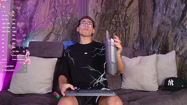 Daviid_laidd: διαδικτυακό σόου στην κάμερα