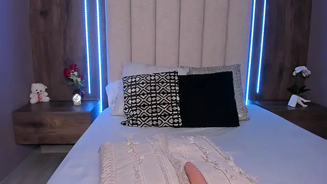 LucySalvatore_: онлайн-секс-чат