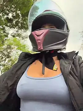 AlannaEvons' Live XXX Chat