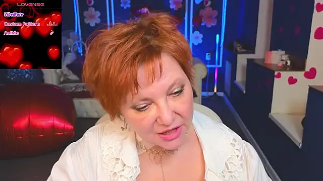 Kira_Kenett Chat XXX in diretta