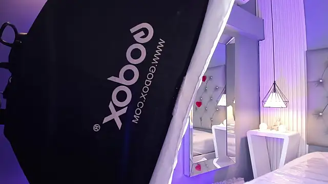 LunaBloomn Chat XXX in diretta