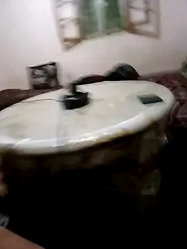 latarak321: διαδικτυακό σόου στην κάμερα