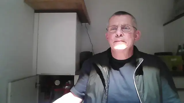 oldspice_j Show in webcam