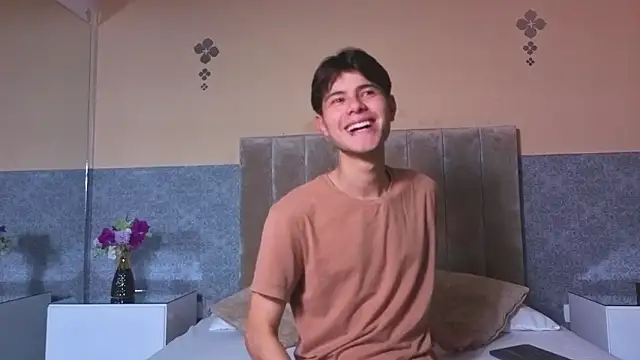 Derek_Sinn: διαδικτυακό σόου στην κάμερα