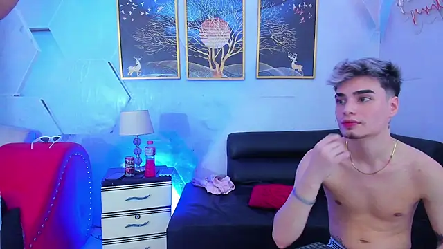 little_alex01: διαδικτυακό σόου στην κάμερα