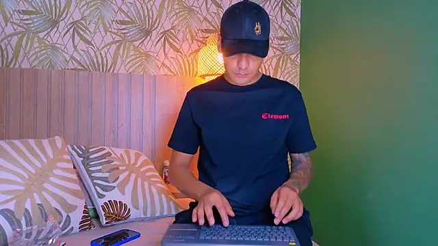 TommyBlue_ Live XXX Chat