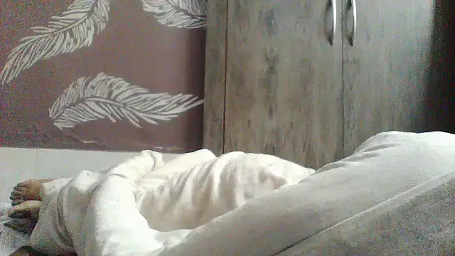 shalini_fire Adlı Modelin Canlı XXX Sohbeti