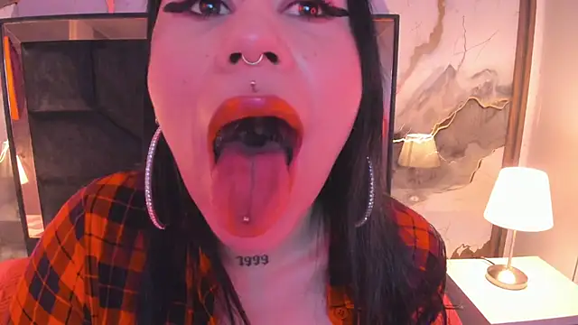 SusanVilla's Live XXX Chat