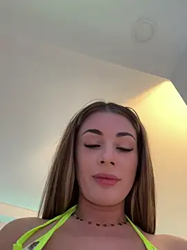 IsabellaEtthan élő XXX-chatje