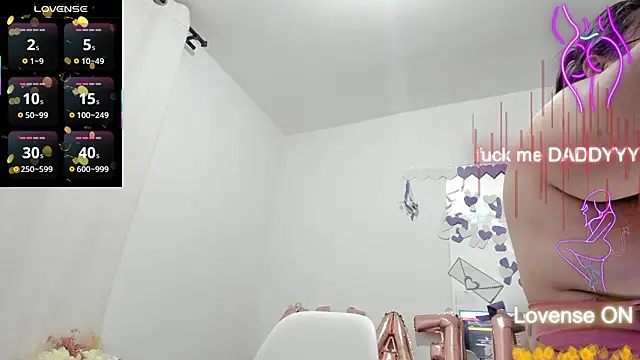 esmeraldamfcのライブXXXチャット