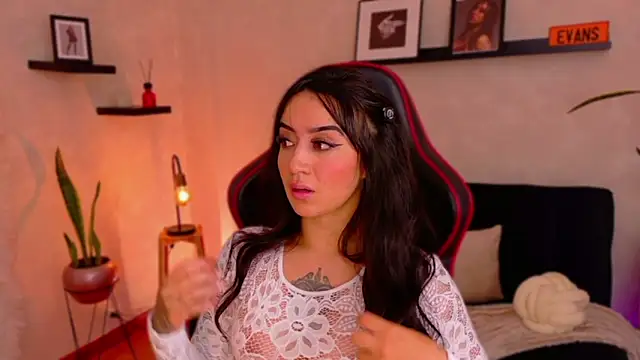 EmmyEvans1's Live XXX Chat