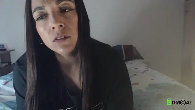 Chat +18 de urcute_kitten ao vivo