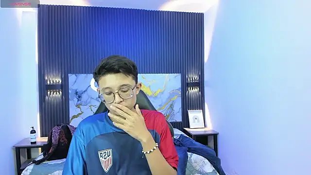 SantiagoRusso18 即時 XXX   聊天