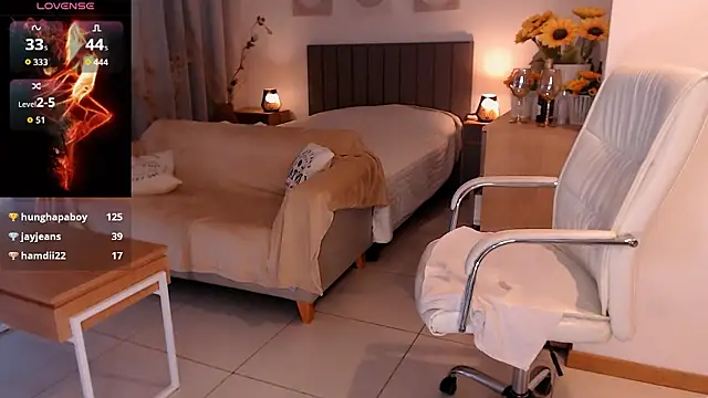 Chat +18 de Tilly_Eliot ao vivo