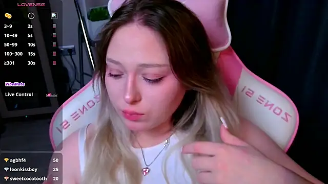 XXX chat uživo modela Emiliaaah