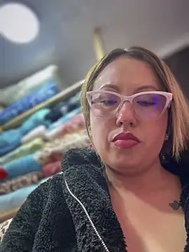 VIOLETA-25_ Adlı Modelin Canlı XXX Sohbeti