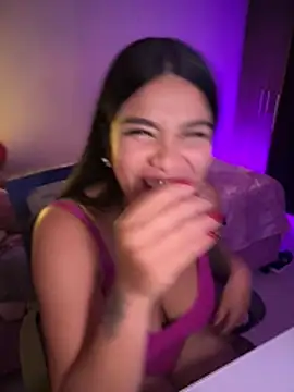 Issane_Peru লাইভ XXX চ্যাট