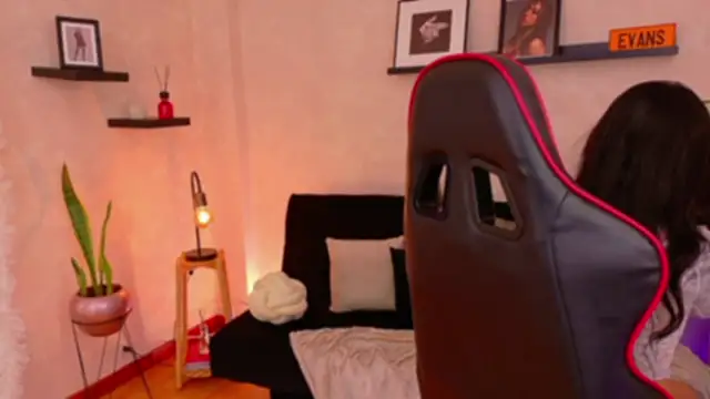 Chat XXX en directo de EmmyEvans1