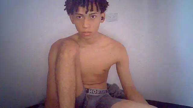 _Alex_0: διαδικτυακό σόου στην κάμερα