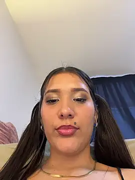 IsabellaJoness_ élő XXX-chatje