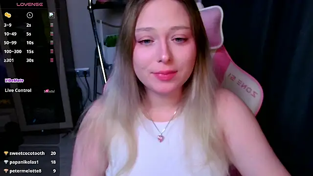 Emiliaaah Chat XXX in diretta