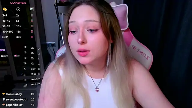 Emiliaaah élő XXX-chatje