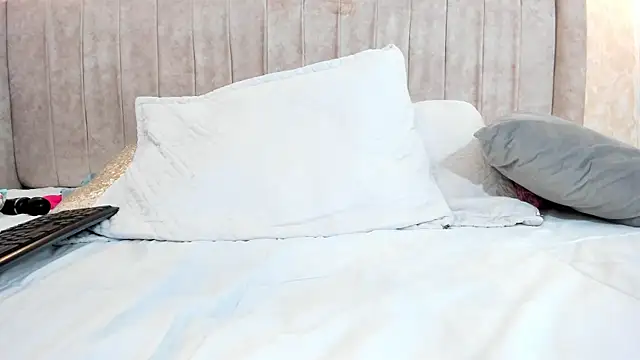 Chat +18 de thamiina_ ao vivo