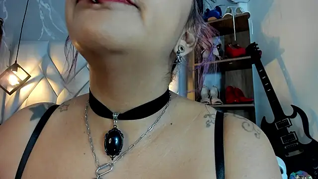 Chat +18 de MirandaHaguen ao vivo