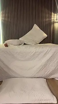 XXX chat uživo modela MiaPetit_