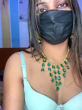 CUTI-NAINA: διαδικτυακό σόου στην κάμερα