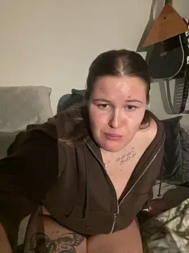 justsomeoneuknow Webcam Show