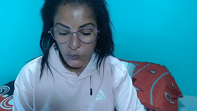 kateleyagrey Show in webcam