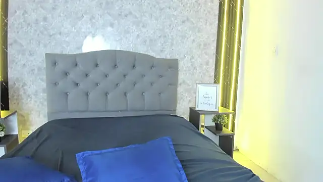 Chatroom XXX en direct de GiannaSlimJB