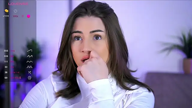 BabbyAisha élő XXX-chatje